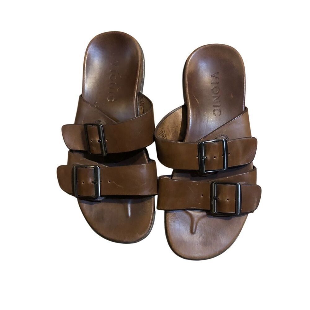 Vionic Ludlow Charlie is a stylish sandal for men that is easy to slide on and o